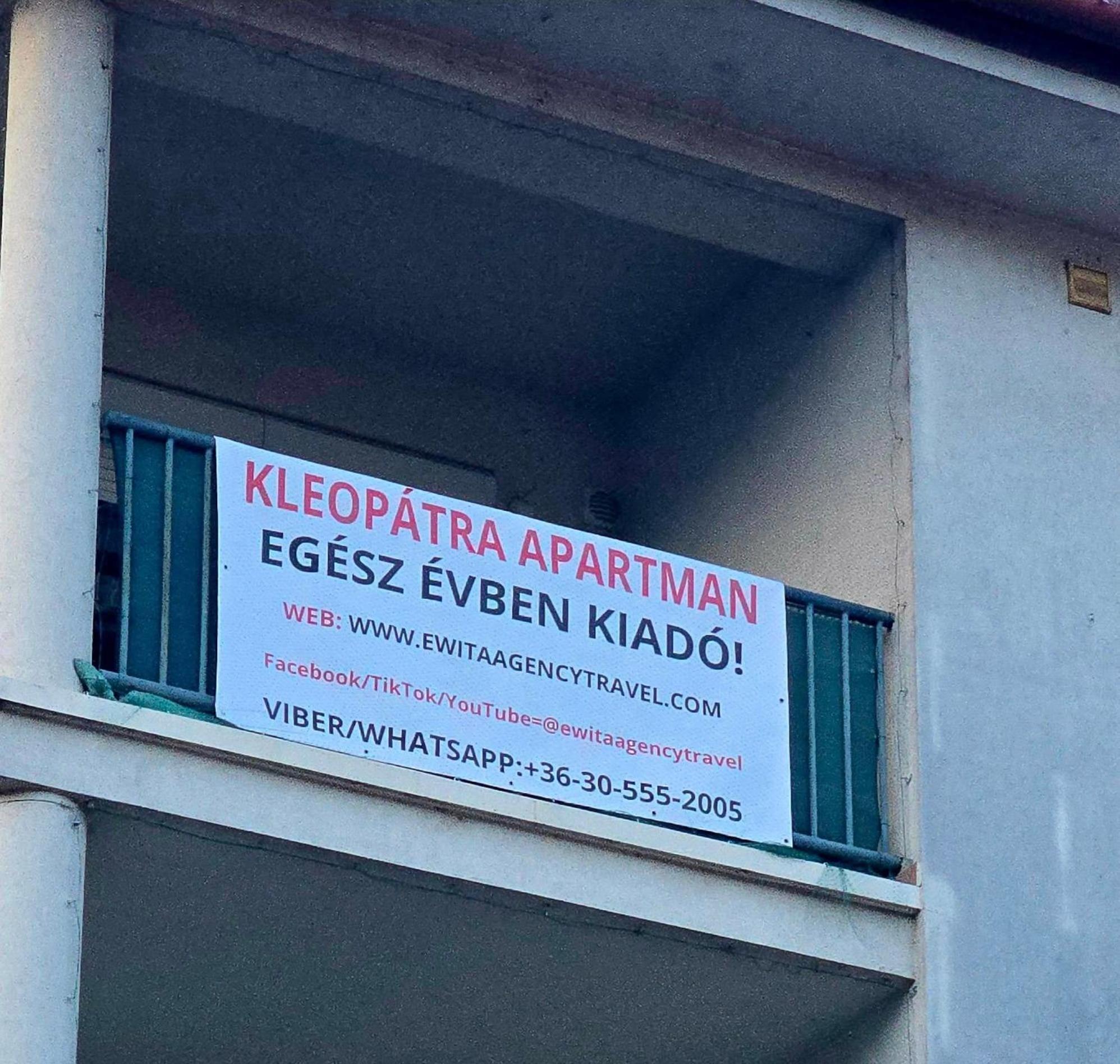 Kleopatra Apartman ハイデゥソボスロー エクステリア 写真